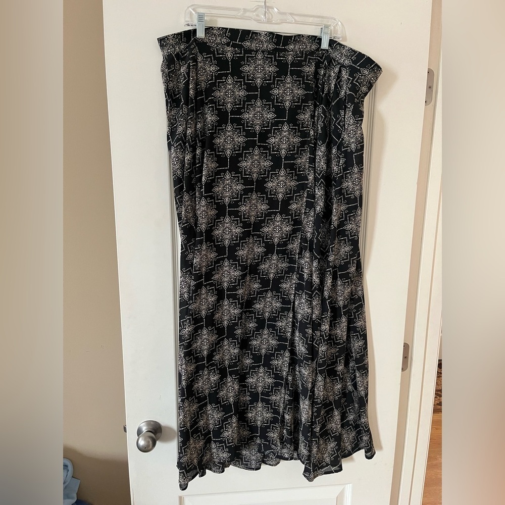 Lane Bryant Elegant Black Patterned Skirt with Slit Women’s Size 22/24
